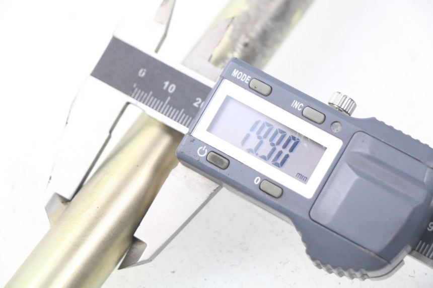 photo de EJE BASCULANTE MV AGUSTA BRUTALE R WALLY 910 (2008 - 2008) - Otra perspectiva