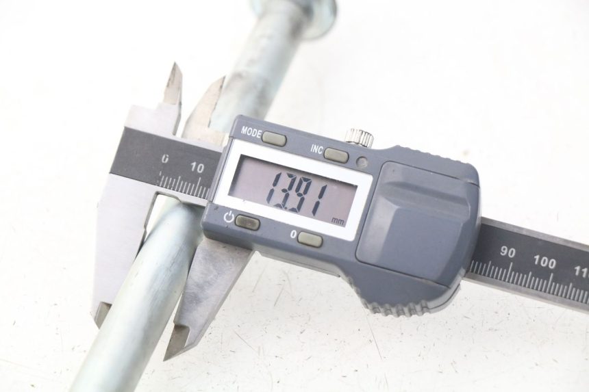 photo de EJE BRAZO OSCILANTE HONDA CA REBEL 125 (1995 - 2001) - Otra perspectiva