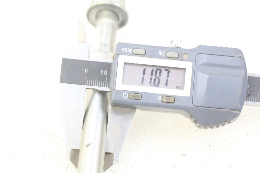 photo de EJE BRAZO OSCILANTE HONDA CRF CR-F 125 (2022 - 2023) - Primer plano técnico