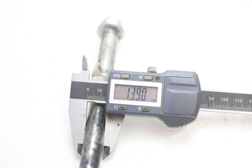 photo de EJE BASCULANTE HM HONDA CRM DERAPAGE RR 50 (2006 - 2017) - Primer plano técnico