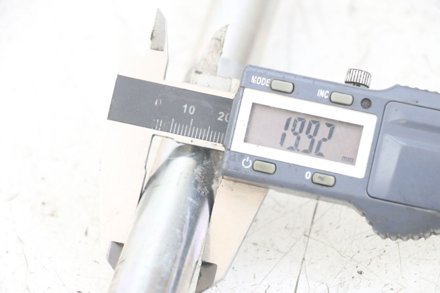 photo de EJE BASCULANTE KAWASAKI ER-6 ER6 N 650 (2012 - 2016) - Otra perspectiva