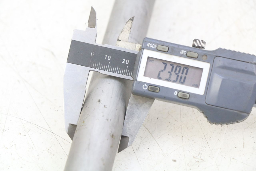 photo de EJE BASCULANTE BMW F GS K81 850 (2018 - 2023) - Zoom estado de uso