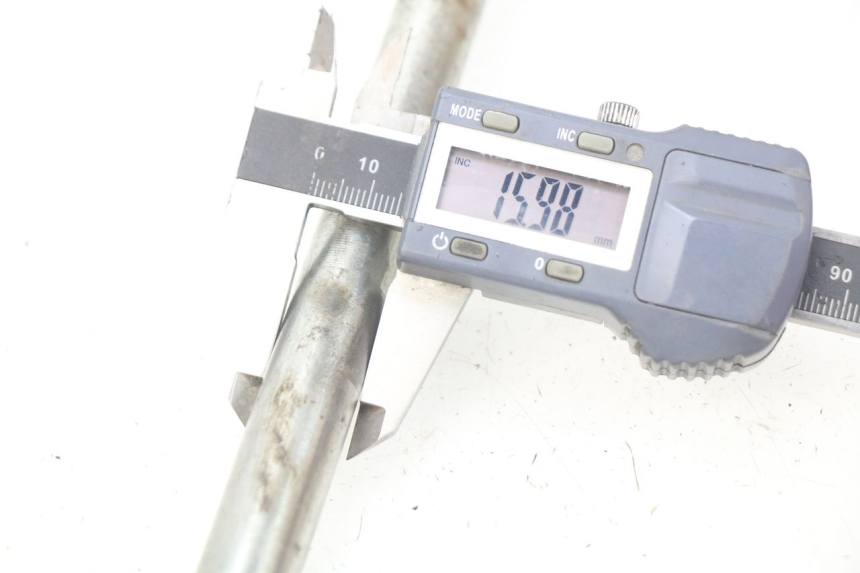 photo de EJE BRAZO OSCILANTE YAMAHA FJ 3CX 1200 (1986 - 1996) - Detalle de la pieza