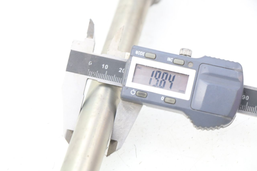 photo de EJE BRAZO OSCILANTE YAMAHA FJR ABS 1300 (2016 - 2020) - Detalle de la pieza