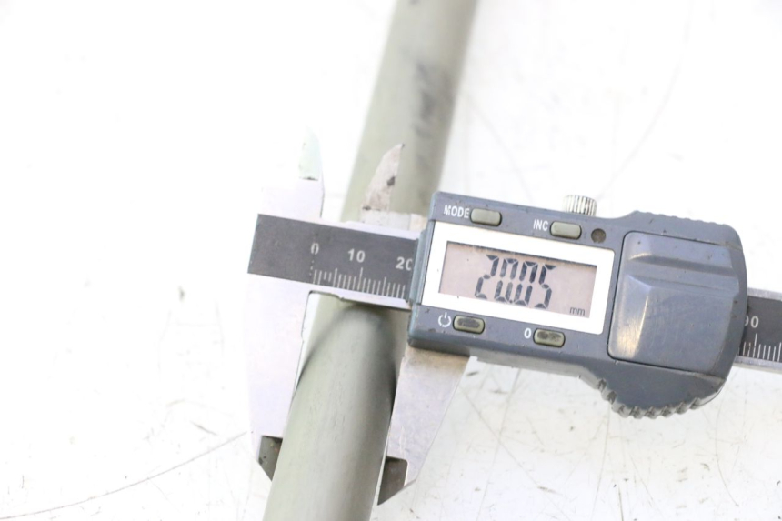 photo de EJE BASCULANTE YAMAHA FZ8 800 (2010 - 2016) - Zoom estado de uso