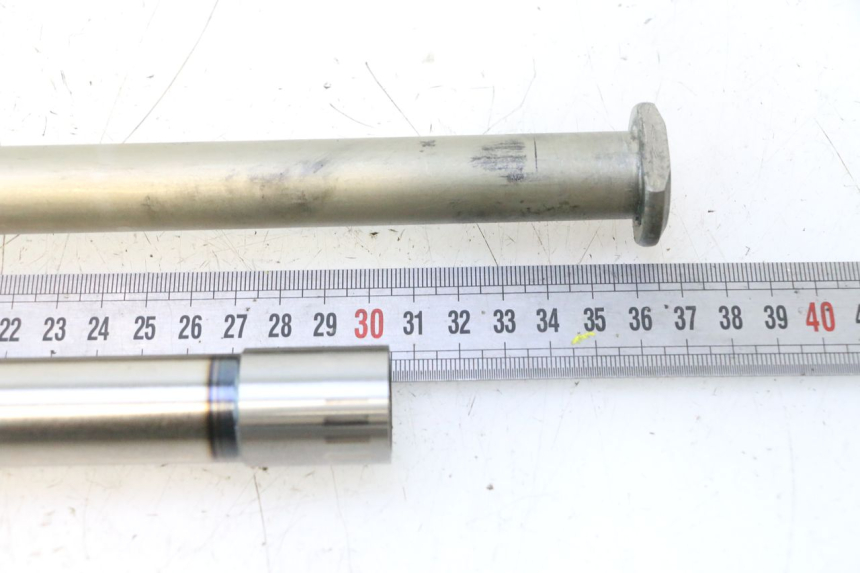 photo de EJE BASCULANTE YAMAHA FZ8 800 (2010 - 2016) - Primer plano técnico