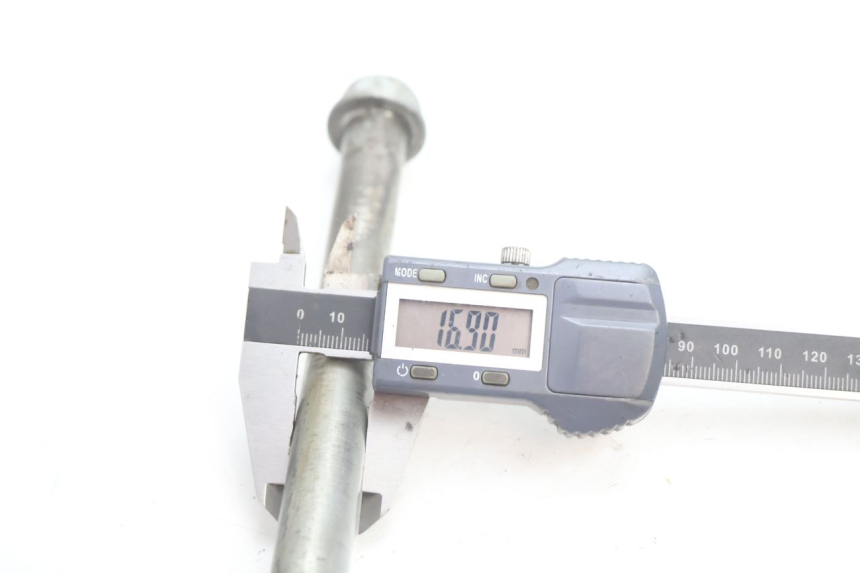 photo de EJE BASCULANTE KAWASAKI GPX F ZX750F 750 (1986 - 1990) - Primer plano técnico
