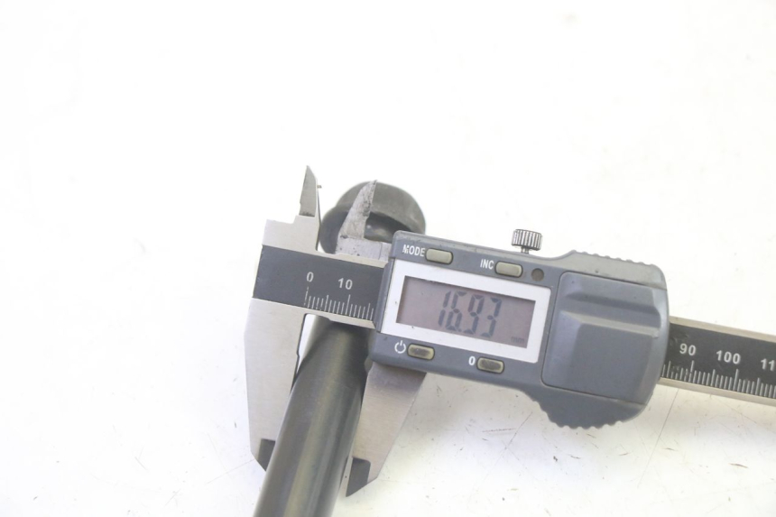 photo de EJE BASCULANTE KAWASAKI GPX R WARBIRD 600 (1988 - 1993) - Primer plano técnico