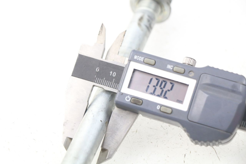 photo de EJE BASCULANTE KAWASAKI GPZ S 500 (1994 - 2005) - Otra perspectiva