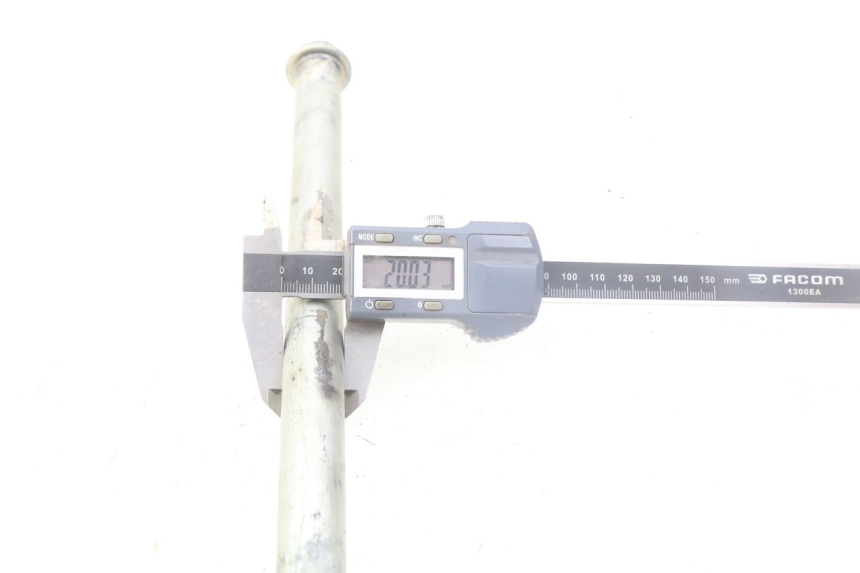 photo de EJE BRAZO OSCILANTE SUZUKI GSF S BANDIT 600 (2000 - 2004) - Detalle de la pieza