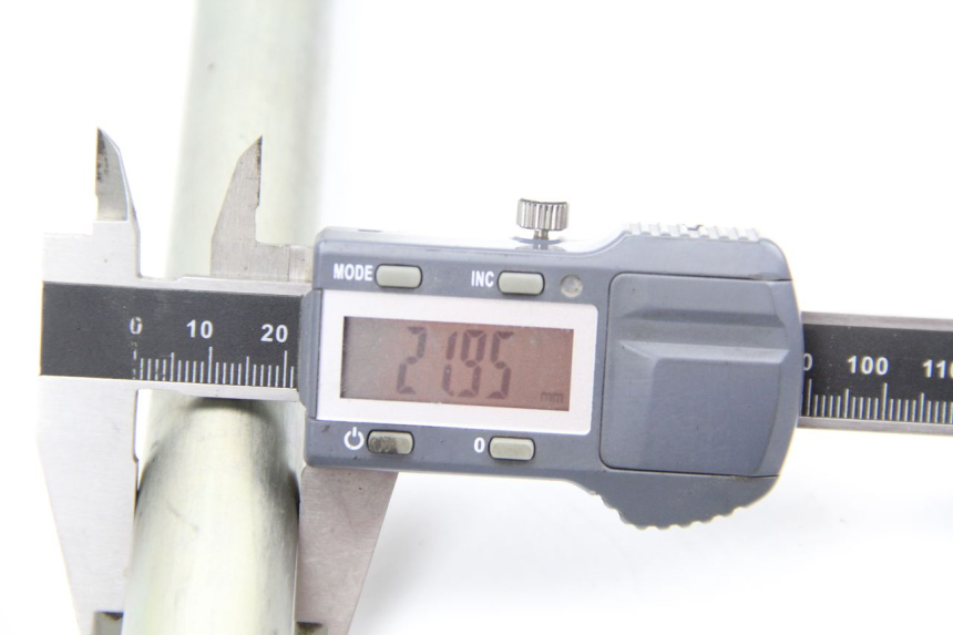 photo de EJE BASCULANTE SUZUKI GSR 600 (2005 - 2012) - Zoom estado de uso