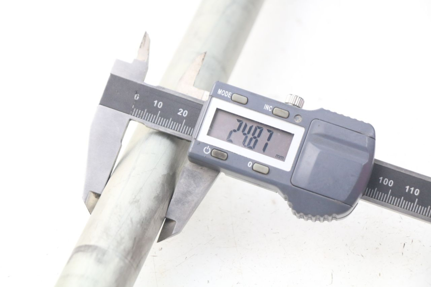 photo de EJE BASCULANTE SUZUKI GSX-R GSXR 600 (2001 - 2003) - Otra perspectiva