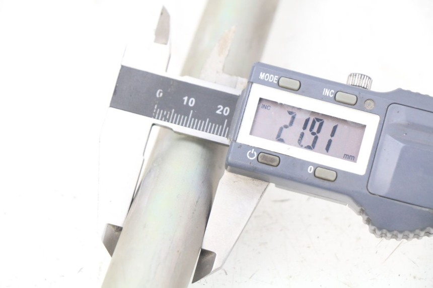 photo de EJE BASCULANTE SUZUKI GSX-R GSXR 750 (2011 - 2016) - Zoom estado de uso