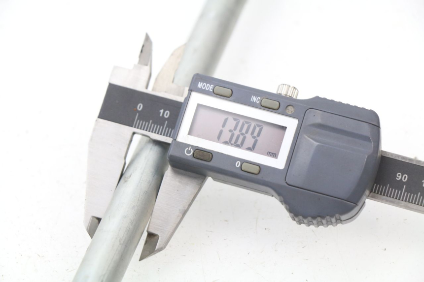 photo de EJE BASCULANTE SUZUKI GSXF GSX F 600 (1988 - 1997) - Otra perspectiva