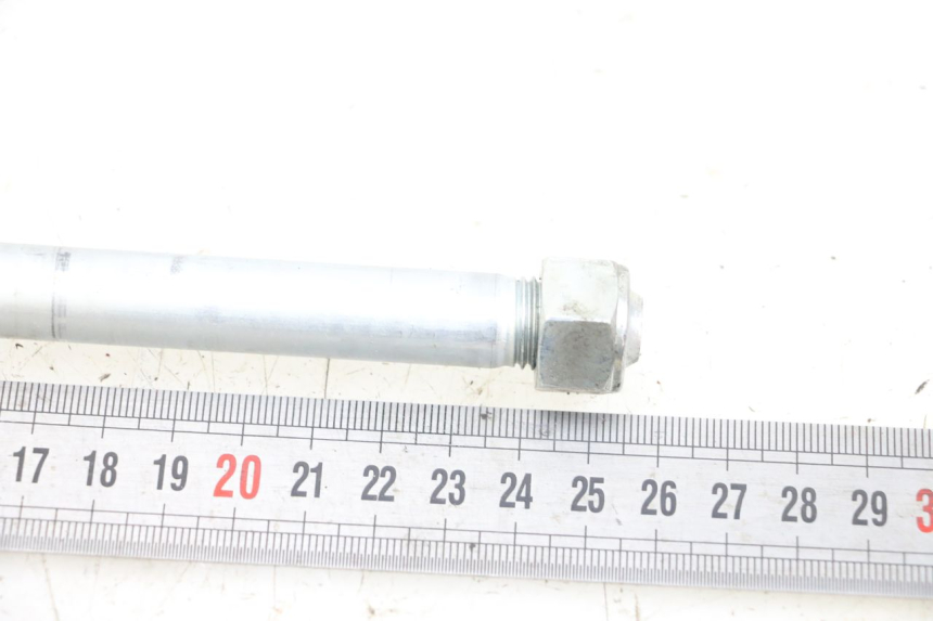 photo de EJE BASCULANTE SUZUKI GZ MARAUDER 125 (1998 - 2004) - Detalle de la pieza