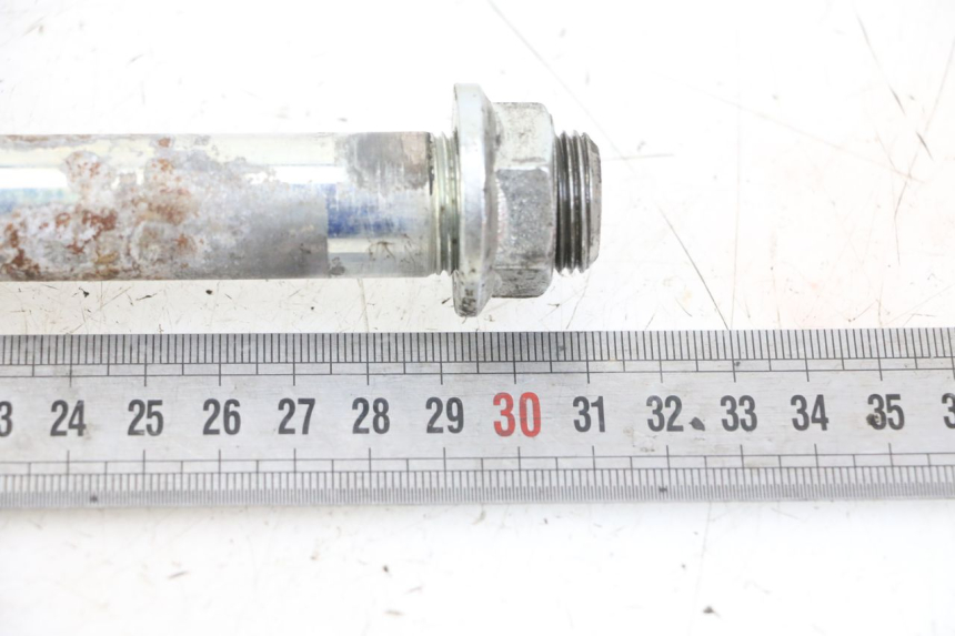 photo de EJE BRAZO OSCILANTE KAWASAKI ZR7 ZR-7 S 750 (1999 - 2004) - Detalle de la pieza