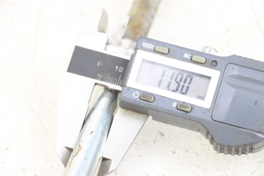 photo de EJE BRAZO OSCILANTE KAWASAKI KX L 85 (2022 - 2024) - Zoom estado de uso