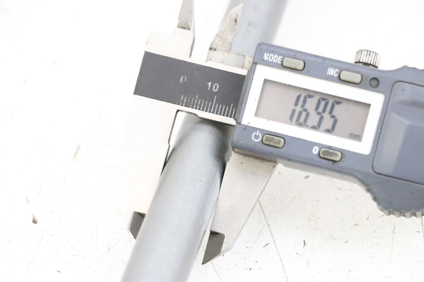 photo de EJE BASCULANTE KAWASAKI NINJA 400 (2018 - 2023) - Zoom estado de uso