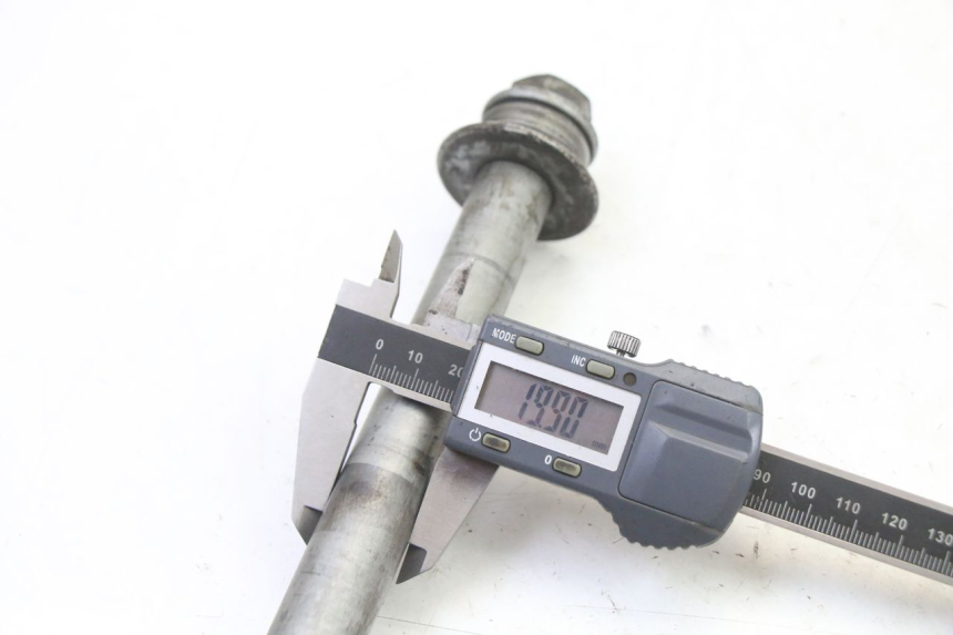 photo de EJE BASCULANTE HONDA NTV DEAUVILLE ABS 700 (2007 - 2016) - Primer plano técnico