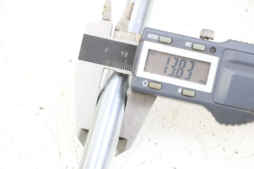 photo de EJE BASCULANTE ASTOR ORCAL 125 (2015 - 2017) - Detalle de la pieza