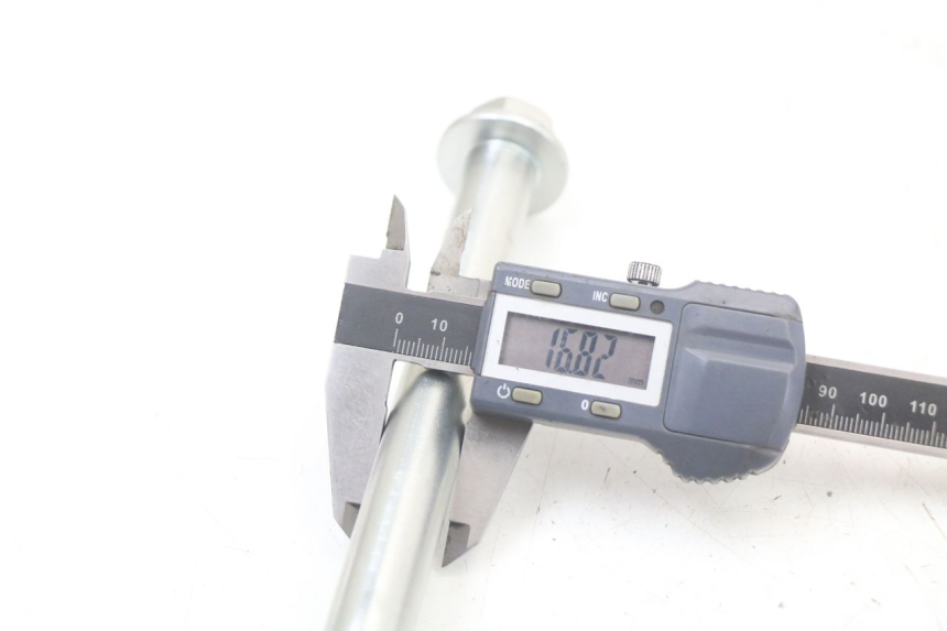 photo de EJE BASCULANTE ROYAL ENFIELD CONTINENTAL GT 650 (2019 - 2024) - Primer plano técnico