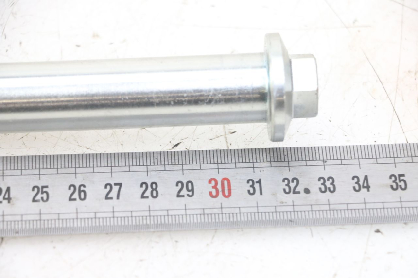 photo de EJE BASCULANTE ROYAL ENFIELD SCRAM 411 (2022 - 2024) - Detalle de la pieza