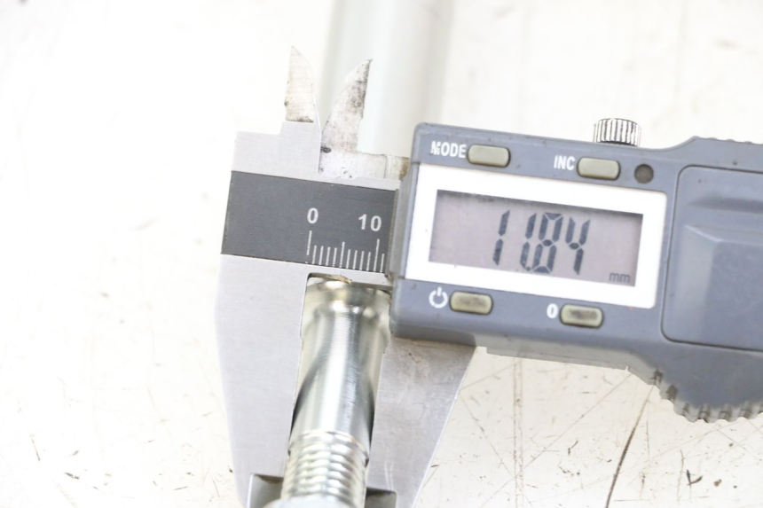 photo de EJE BASCULANTE ROYAL ENFIELD SCRAM 411 (2022 - 2024) - Otra perspectiva