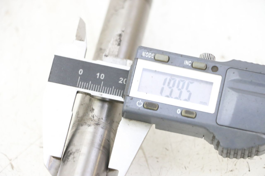 photo de EJE BASCULANTE TRIUMPH SPRINT 900 (1995 - 1998) - Vista general del producto