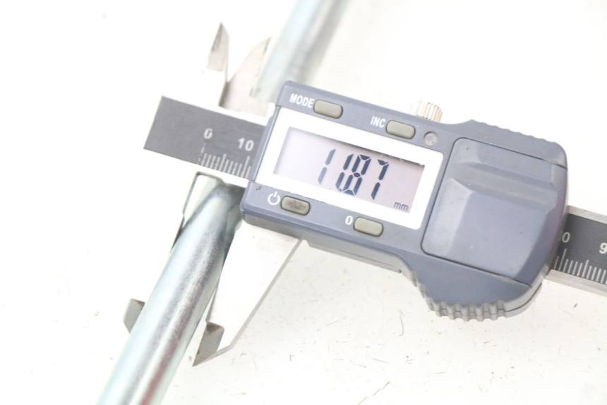 photo de EJE BRAZO OSCILANTE YAMAHA SR 125 (1982 - 2003) - Otra perspectiva