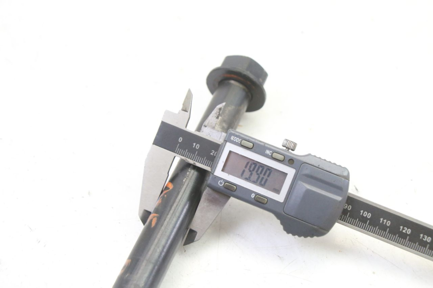 photo de EJE BASCULANTE KTM SUPERENDURO R 950 (2005 - 2009) - Primer plano técnico