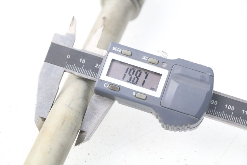 photo de EJE BASCULANTE SUZUKI SV S ABS 650 (2003 - 2009) - Otra perspectiva