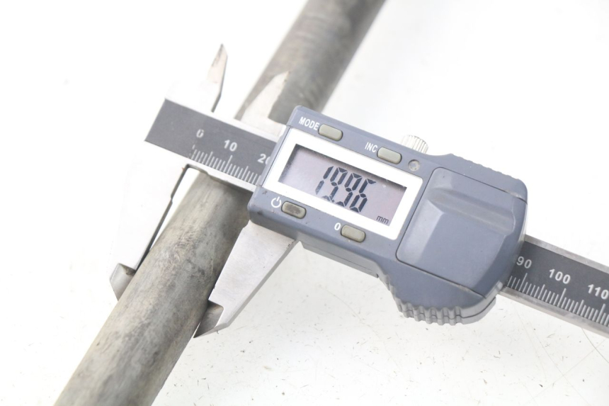 photo de EJE BASCULANTE YAMAHA TDM ABS 900 (2002 - 2014) - Otra perspectiva