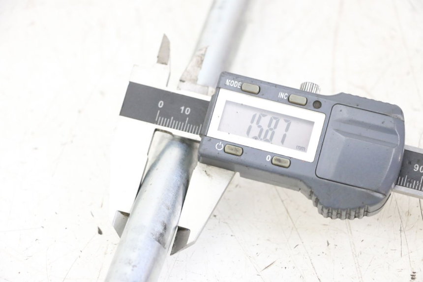 photo de EJE BASCULANTE YAMAHA TDR DELTABOX 125 (1997 - 2003) - Detalle de la pieza