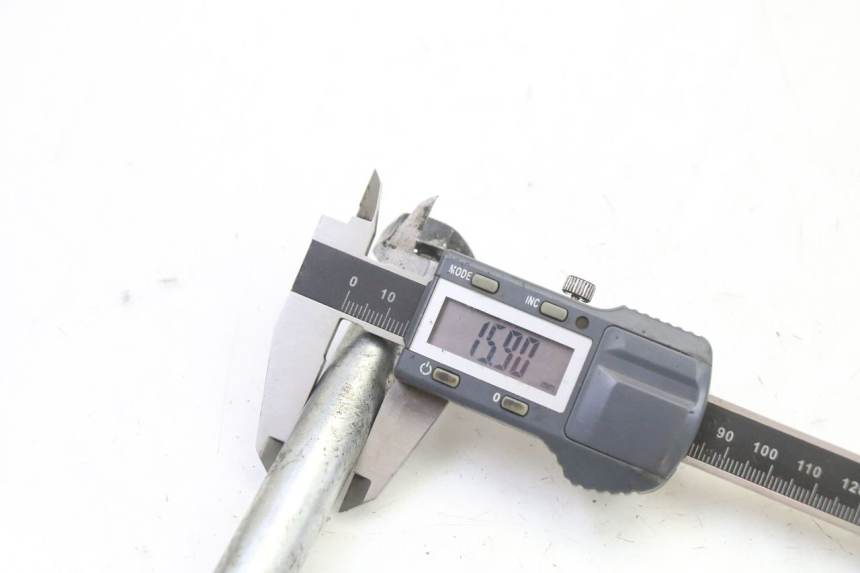 photo de EJE BASCULANTE YAMAHA TDR DELTABOX 125 (1997 - 2003) - Primer plano técnico