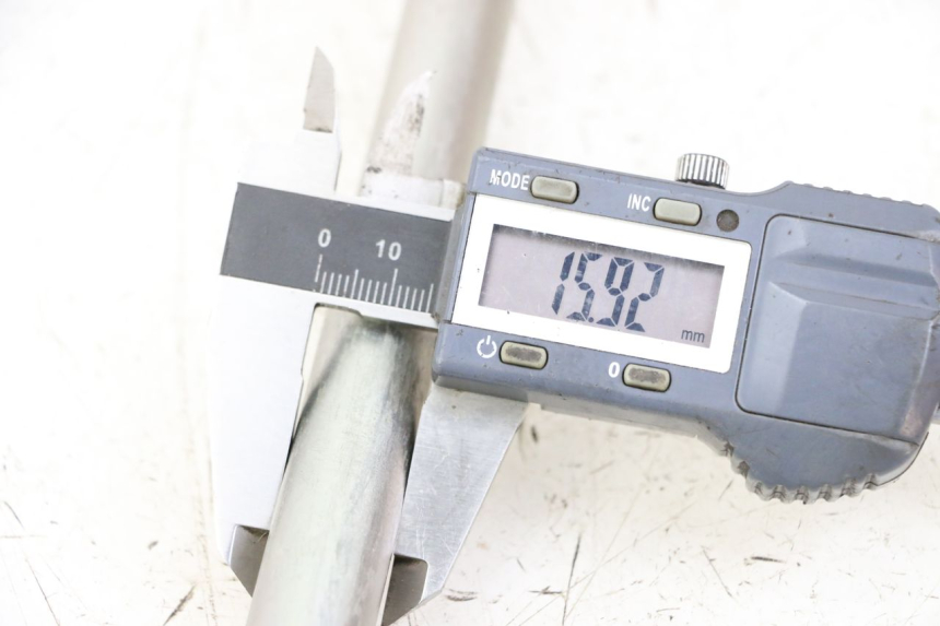 photo de EJE BASCULANTE YAMAHA TRACER 7 700 (2020 - 2024) - Detalle de la pieza