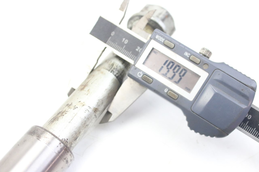 photo de EJE BRAZO OSCILANTE HONDA VFR FI RC46 800 (1998 - 2001) - Zoom estado de uso