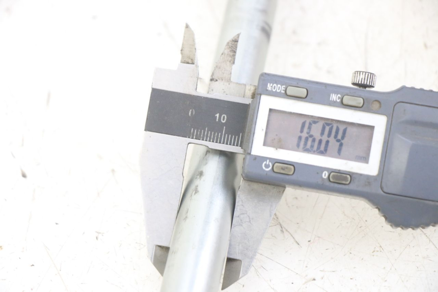 photo de EJE BASCULANTE YAMAHA XJN DIVERSION 600 (2000 - 2003) - Detalle de la pieza