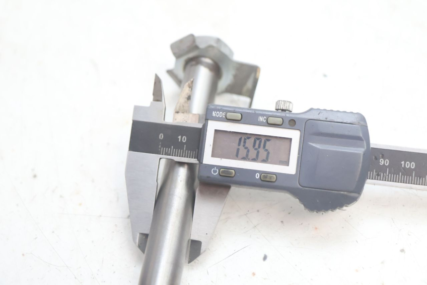 photo de EJE BASCULANTE YAMAHA XV VIRAGO 535 (1988 - 2004) - Primer plano técnico