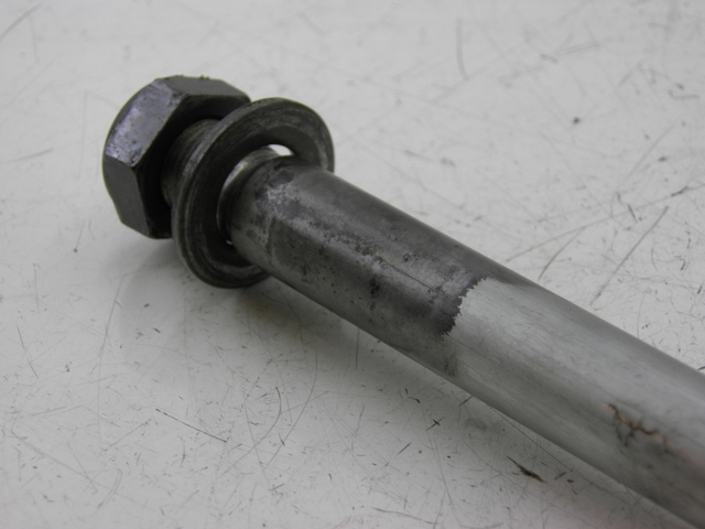 photo de EJE BASCULANTE YAMAHA FZS FAZER 1000 (2003 - 2005) - Detalle de la pieza