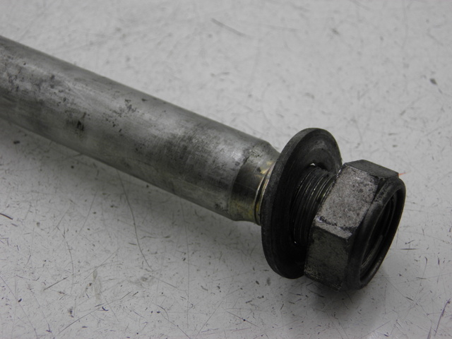 photo de EJE BASCULANTE YAMAHA TDM 900 (2004 - 2006) - Detalle de la pieza