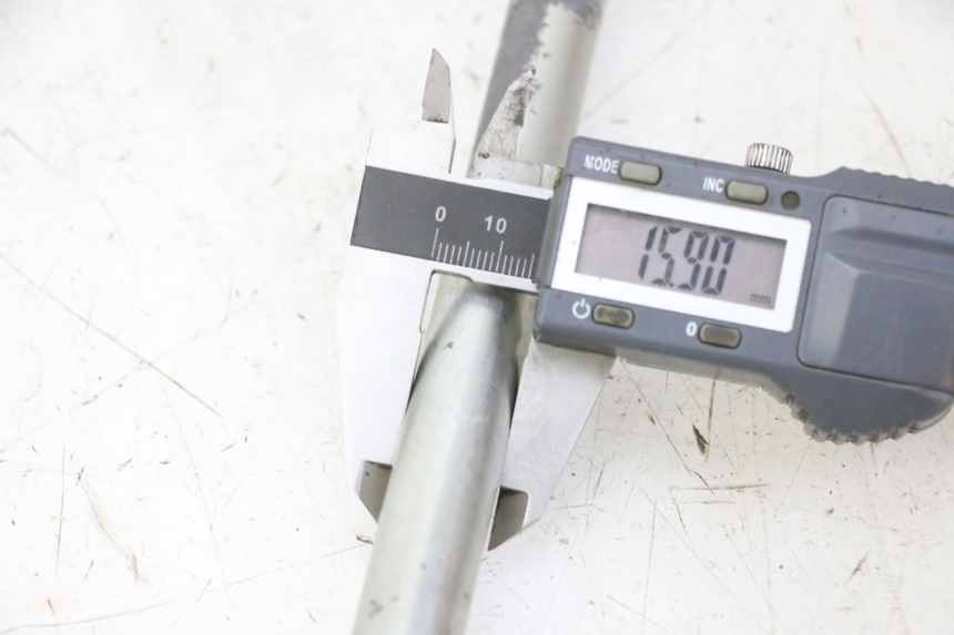 photo de EJE BASCULANTE YAMAHA YFM R RAPTOR 250 (2008 - 2014) - Detalle de la pieza