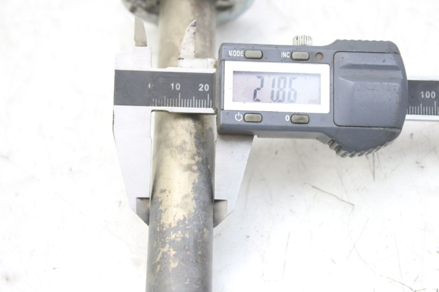 photo de EJE BRAZO OSCILANTE YAMAHA YZF R1 1000 (2007 - 2008) - Zoom estado de uso