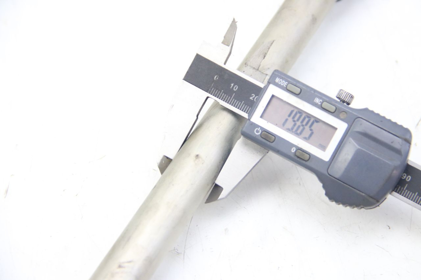 photo de EJE BRAZO OSCILANTE KAWASAKI Z ABS 1000 (2014 - 2020) - Zoom estado de uso