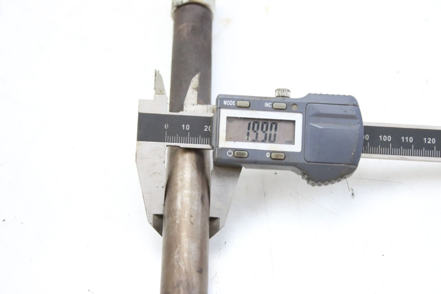 photo de EJE BRAZO OSCILANTE KAWASAKI ZEPHYR 1100 ( - 1995) - Estado de la superficie y material