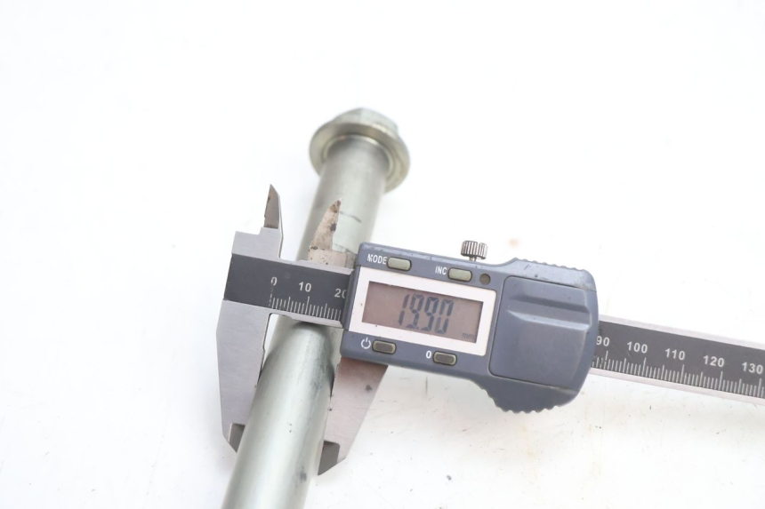 photo de EJE BASCULANTE KAWASAKI ZX-6R ZX6R 600 (2000 - 2002) - Primer plano técnico