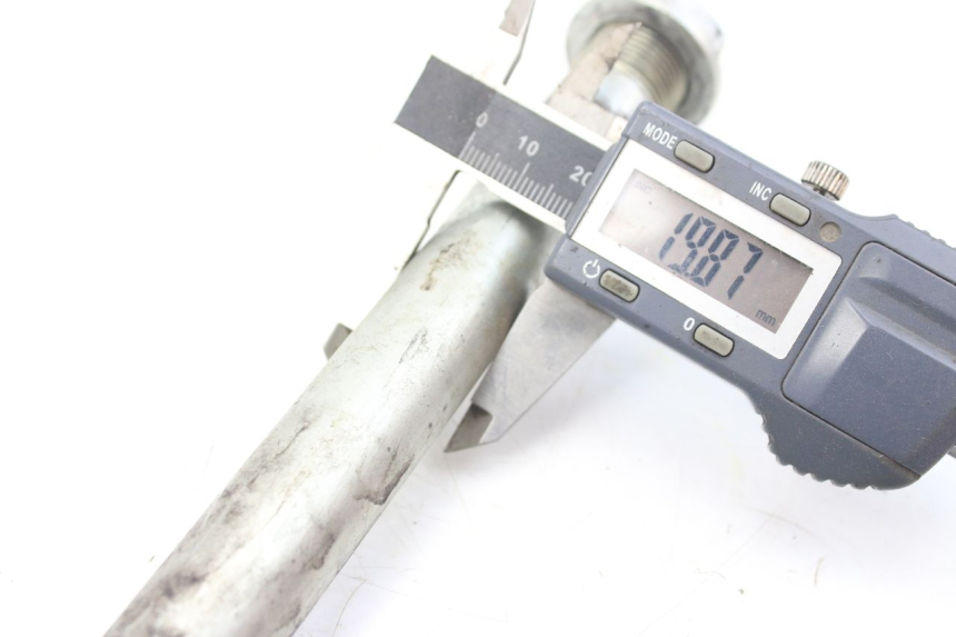 photo de EJE BRAZO OSCILANTE KAWASAKI ZZR 600 (1995 - 2004) - Zoom estado de uso