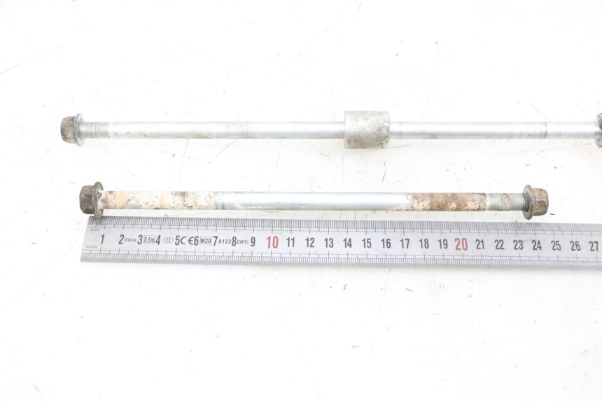 photo de EJE MOTOR SUZUKI BURGMAN 650 (2013 - 2020) - Primer plano técnico