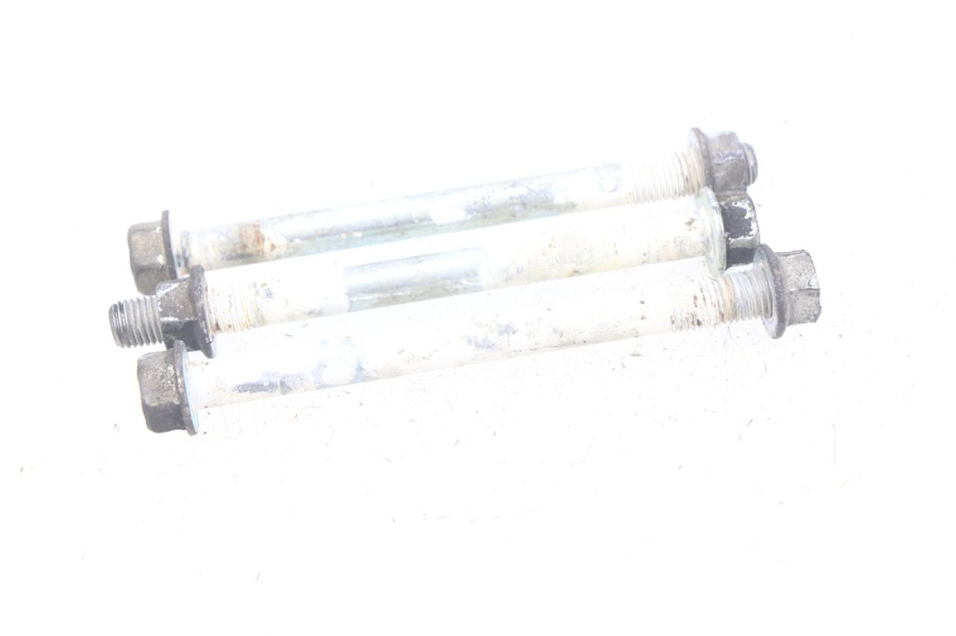 photo de EJE MOTOR HONDA CBR R 125 (2003 - 2006) - Primer plano técnico