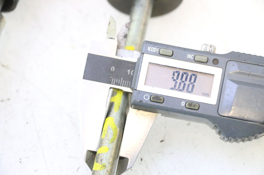 photo de EJE MOTOR HONDA FJS SILVER WING SILVERWING 400 (2005 - 2008) - Detalles de los puntos de fijación