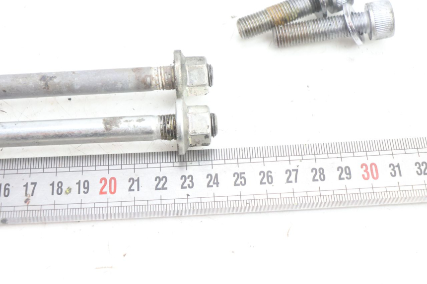 photo de EJE MOTOR YAMAHA FZ8 800 (2010 - 2016) - Detalles de los puntos de fijación